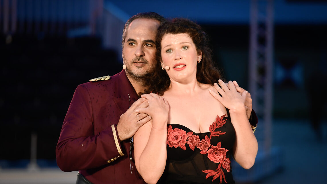 Carmen Opera Compact 6