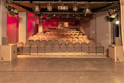 Heerlen Kleine zaal vanaf back toneel