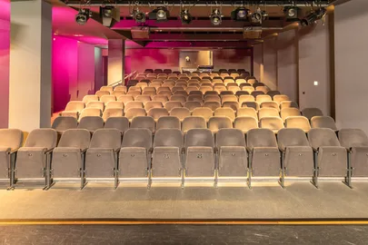 Heerlen Kleine zaal vanaf front toneel