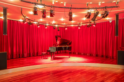 DSM theater cafe toneel 2