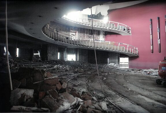 Foto verbouwing van de grote zaal