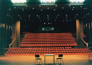 De grote zaal in het oude wijngrachttheater in Kerkrade