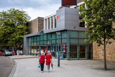 Toon Hermans Theater Sittard met mensen2