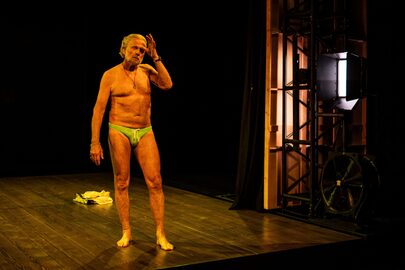 Meeuw Het Nationale Theater foto Bart Grietens 6_lowres