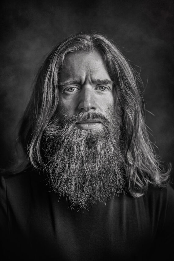 Portretfoto van Jeroen Leenders.