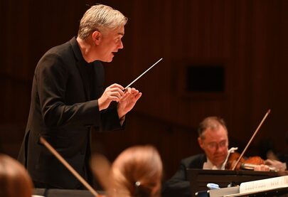 Principal Conductor Edward Gardner and the London Philharmonic Orchestra c Mark Allan