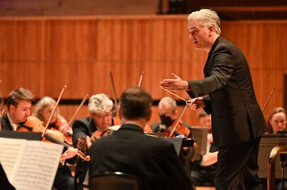 LPO RFH 061121 0301 Principal Conductor Edward Gardner and the London Philharmonic Orchestra c Mark Allan