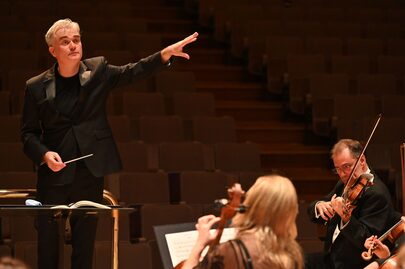 LPO RFH 061121 0484 Principal Conductor Edward Gardner and the London Philharmonic Orchestra c Mark Allan
