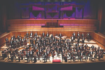 273 colour hi res LPO 27 April 2019 standing no conductor c Benjamin Ealovega