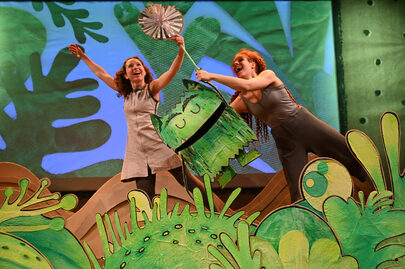Theater Stof Het kleurenmonster Illustratie © Anna Llenas Foto © Patrick Wagenaar 01