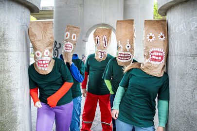 De Bende van de Witte Roos Het ministerie VOZ Garage TDI © Moon Saris 1