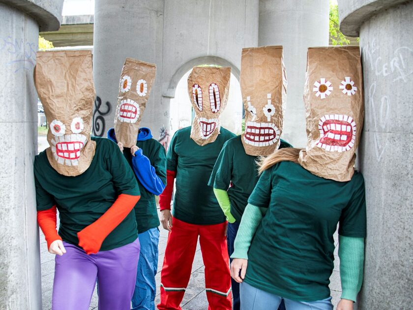 De Bende van de Witte Roos Het ministerie VOZ Garage TDI © Moon Saris 1