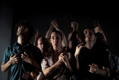 ConnyJanssenDanst_Behind_the_Wall_2027_voorpubliciteitsbeeld_HOME_2021_60_Andreas_Terlaak