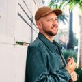 Afbeelding Matt Simons liggend